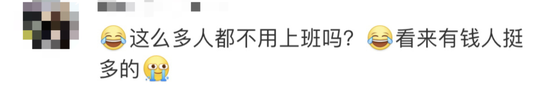 上海迪士尼门票惹争议，新玩具成“理财品”！凌晨3点排长队“给玩偶庆生”？网友：不理解